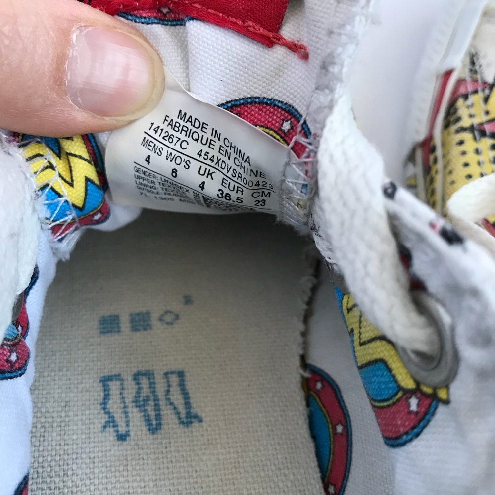 Converse Wonder Woman Sneakers Men’s 4 Women’s 6 - Picture 6 of 8